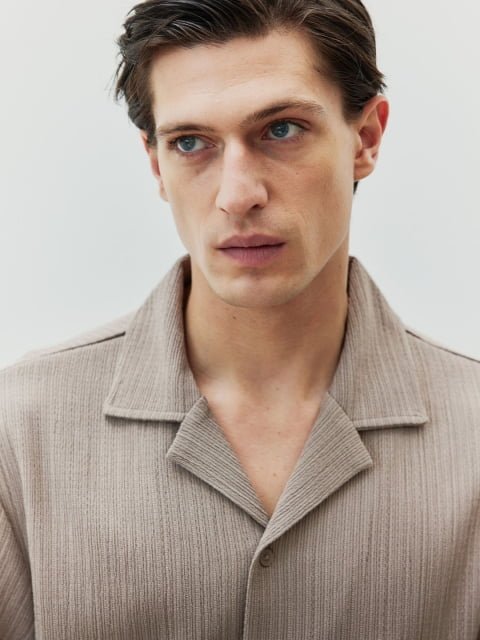 H&M Men Regular Fit Crinkled Resort Shirt