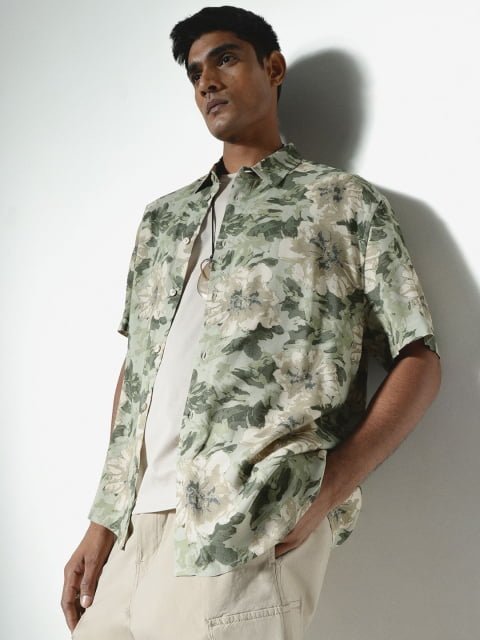 H&M Men Relaxed Spread Collar Floral Printed Floral Print Relaxed Fit Casual Shirt