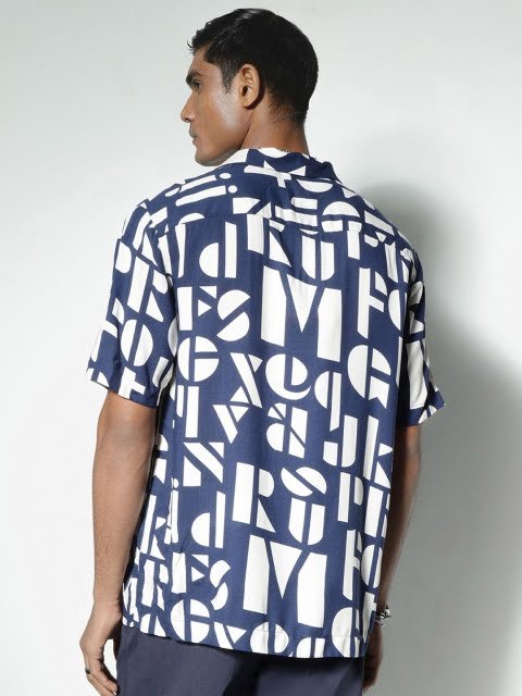 H&M Men Relaxed Spread Collar Geometric Printed Relaxed Fit Casual Shirt