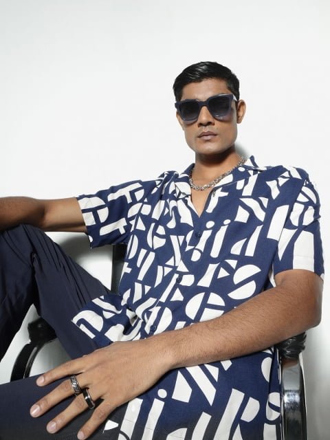 H&M Men Relaxed Spread Collar Geometric Printed Relaxed Fit Casual Shirt
