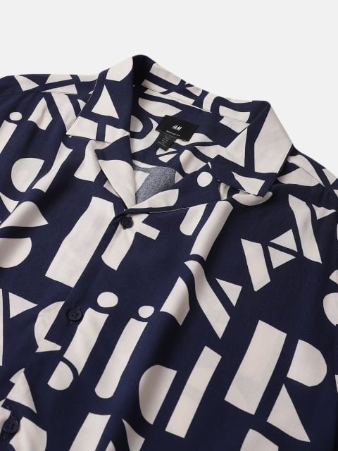 H&M Men Relaxed Spread Collar Geometric Printed Relaxed Fit Casual Shirt