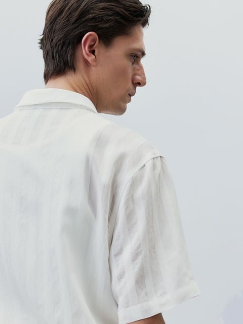 H&M Regular Fit Textured-Weave Resort Shirt
